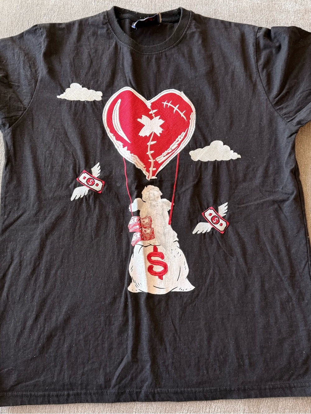 Retro Label Black Men’s Graphic Tee with Red Heart Balloon (XL)